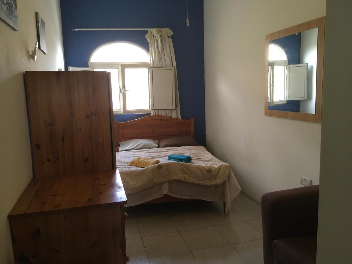 Butts Inn Annex Dormitory Hostel Ghajn il-Kbira  Exterior photo